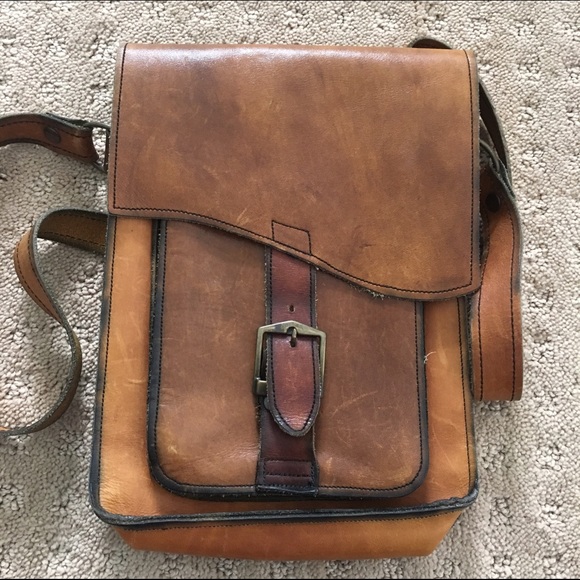 Vintage Handbags - 🚫🚫SOLD Vintage leather distressed crossbody