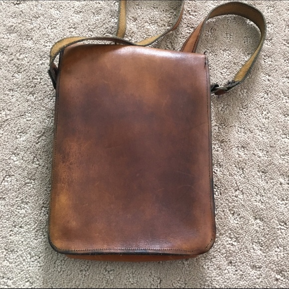 🚫🚫SOLD Vintage leather distressed crossbody - Picture 2 of 4