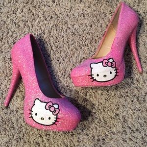 Custom-made hello kitty heels 😘