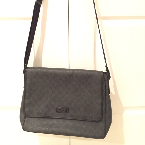 Gucci messenger bag