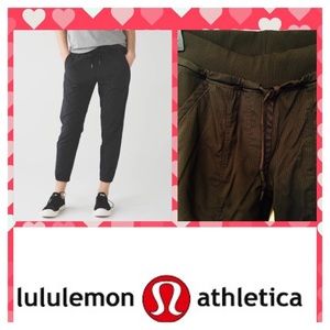 Lululemon cropped on the go pant