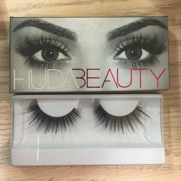 Huda Beauty False Lashes in Jade #13