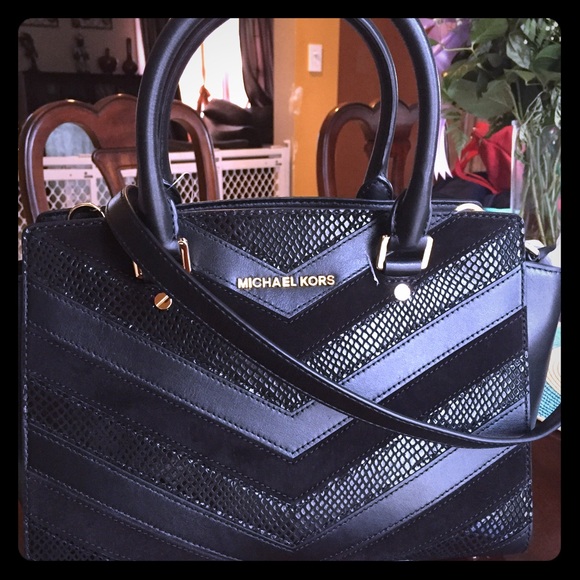 💥💥 SOLD💥💥 Michael  Kors Selma Black medium