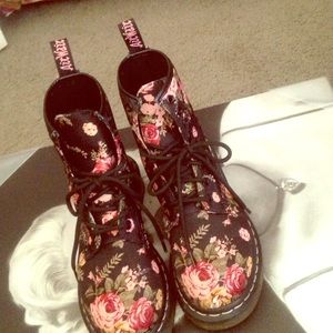 Floral print Dr. Martens