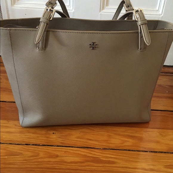 Tory Burch Handbags - Tory Burch York buckle tote, large