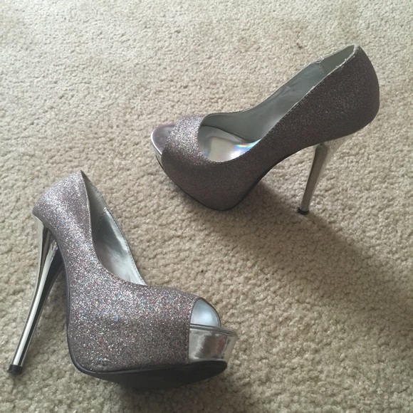 Elegant glittered shoes