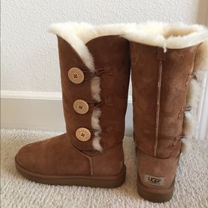 Like new UGG chestnut triple Bailey boots
