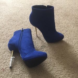 Gorgeous blue booties!