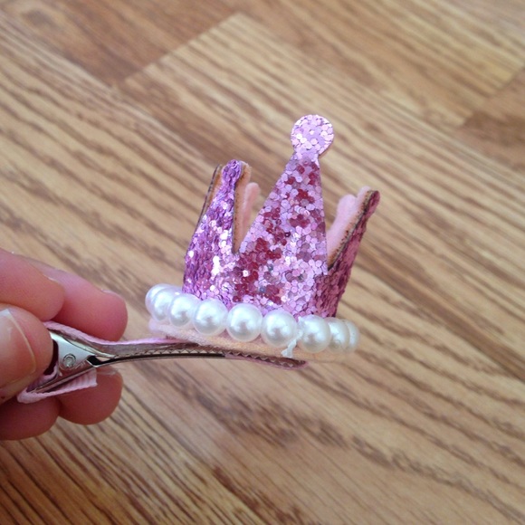 Toddler's Pink Tiara - Picture 4 of 4