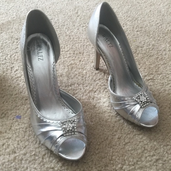 Elegant silver shoes!