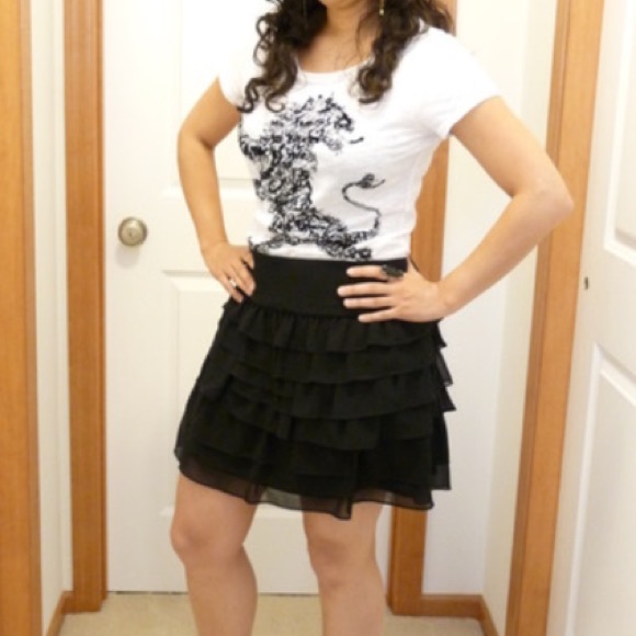 🎉SALE!🎉NWT Express Black Ruffle Skirt - size 2 - Picture 2 of 6