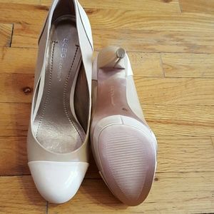 BCBG never worn pumps