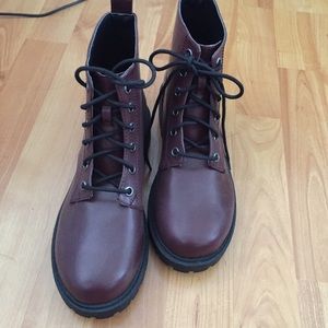 BURGUNDY COMBAT BOOTS