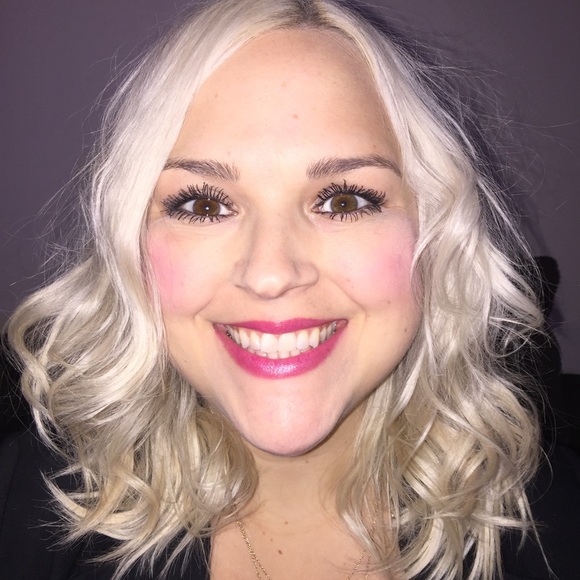 Meet your Posher, Kristen - Picture 2 of 2