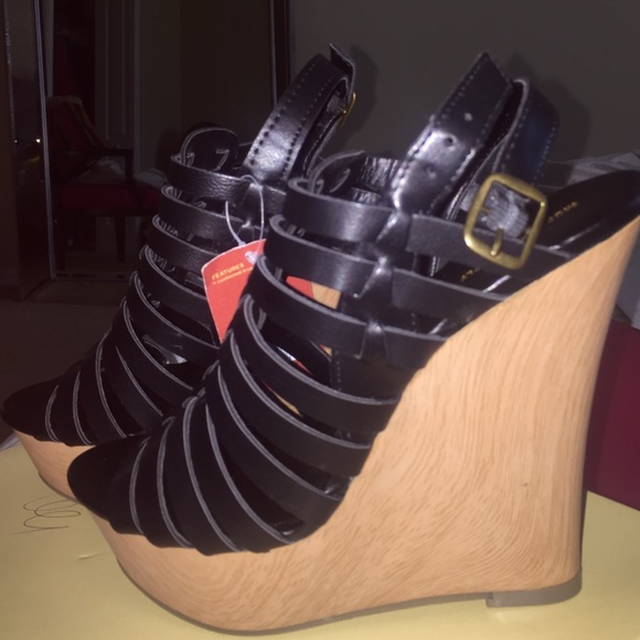 Wedge heel shoes