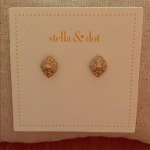 Stella & Dot Eden studs