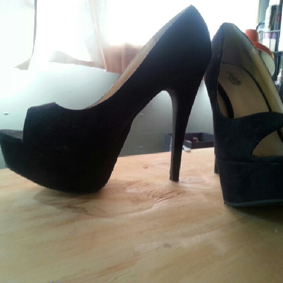 Open toe heels - Picture 2 of 3