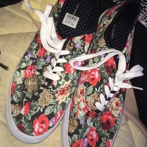 Floral printed shoes
