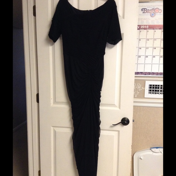 Black Tadashi Shoji sleeved gown