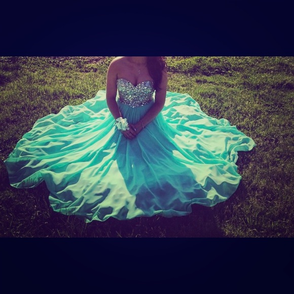 Prom dress! - Picture 1 of 1