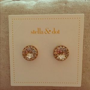 Stella & Dot peach Nancy studs