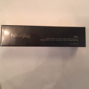 Hourglass veil foundation
