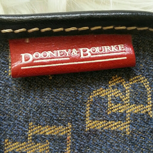 Dooney and Bourke Wristlet - Picture 4 of 4
