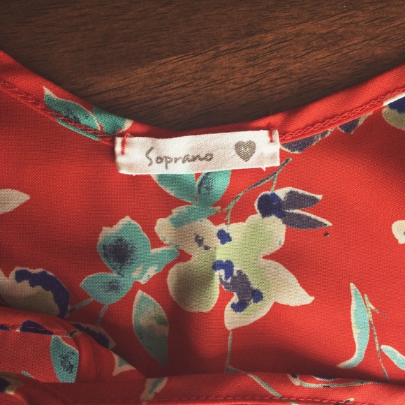 NWOT Floral tank 🌷🌻 - Picture 2 of 3