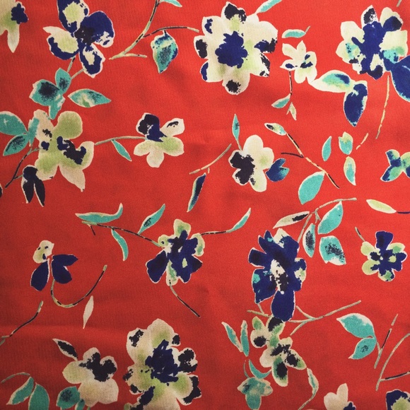 NWOT Floral tank 🌷🌻 - Picture 3 of 3