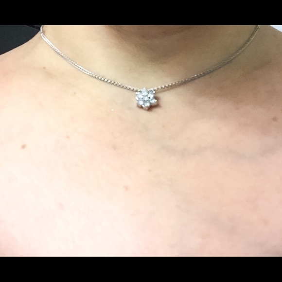 14K White Gold 1/2 Carot Diamond Flower Necklace
