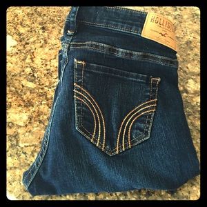 Like new Hollister dark wash skinny jeans