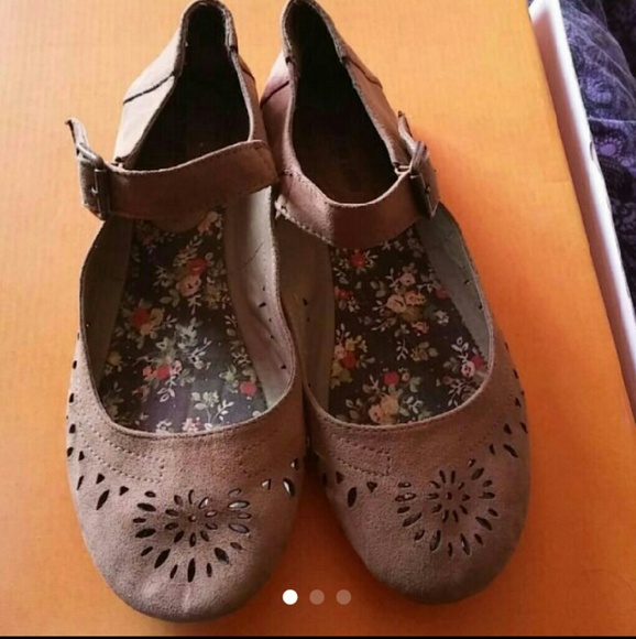 Dream out loud flats