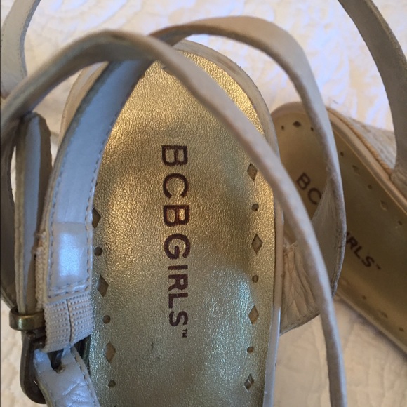 ๐ธ๐ธWedge Shoe, very comfortable! Firm $ - Picture 2 of 4