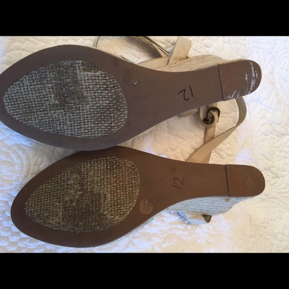 ๐ธ๐ธWedge Shoe, very comfortable! Firm $ - Picture 4 of 4