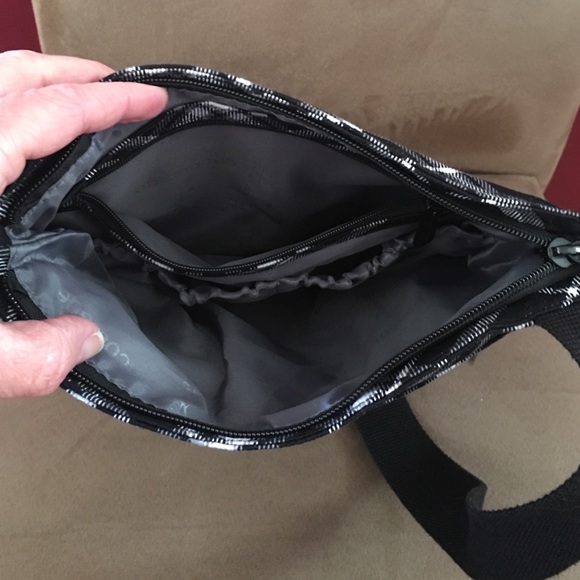 31 cross body with a K embroidery! - Picture 3 of 3