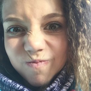 Meet your Posher, Carlee