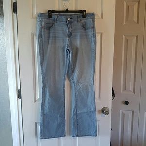 AE kick boot jeans size 16 long light colored jean