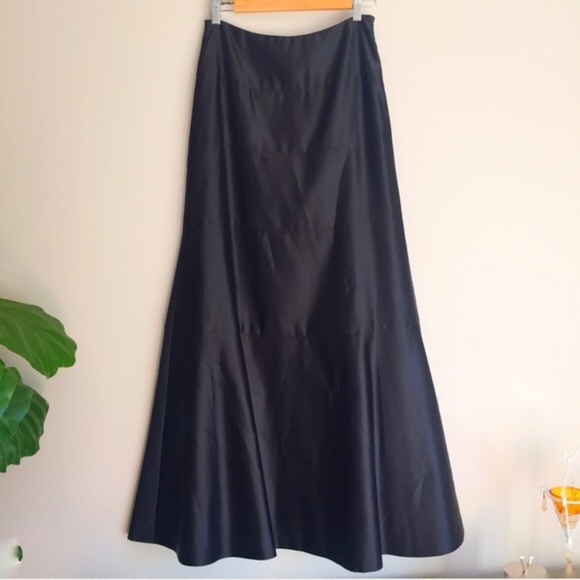 SOLD Locally🍃HP. BCBG Gorgeous Ballskirt - Picture 5 of 5