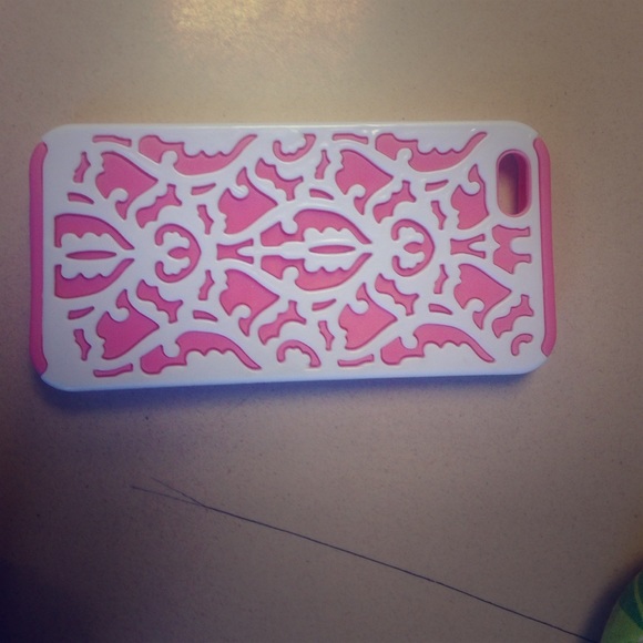 I phone 5 case brand new barely used no marks.!