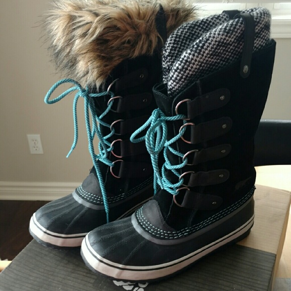 SOLD Sorel Joan of Arctic Knit Boots + Fur liners - Picture 2 of 4