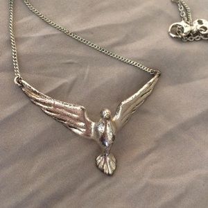 Bird pendant necklace