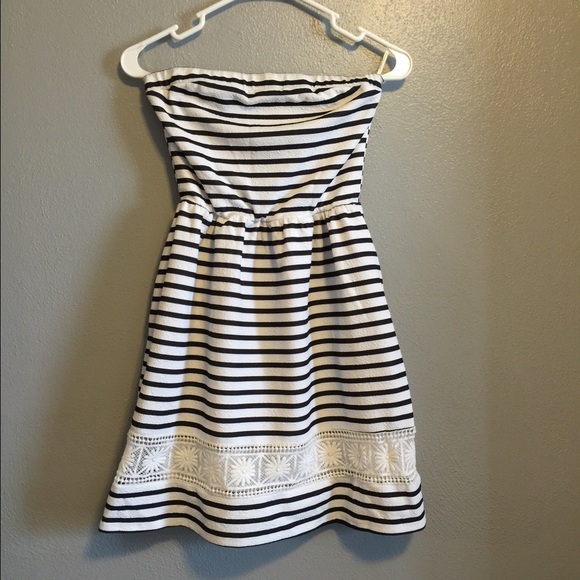 Super cute strapless dress