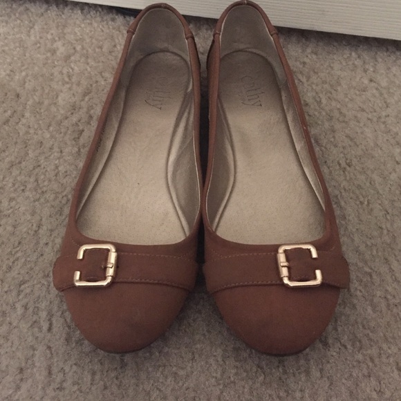 Tan flats