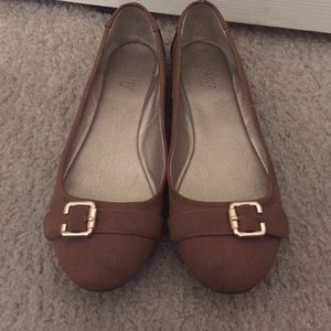Tan flats