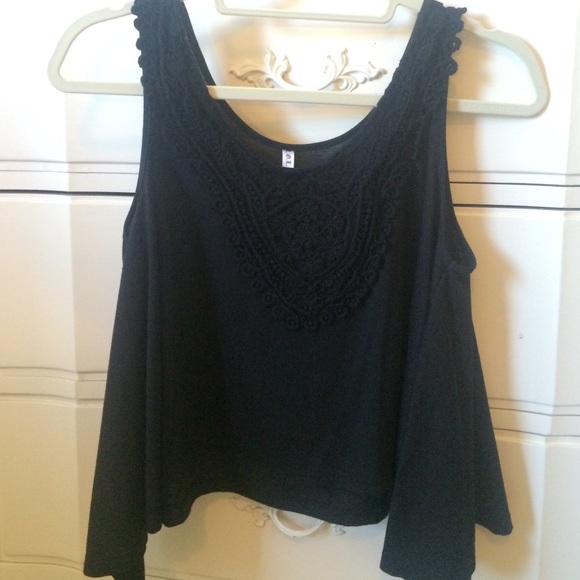 Black top size medium!