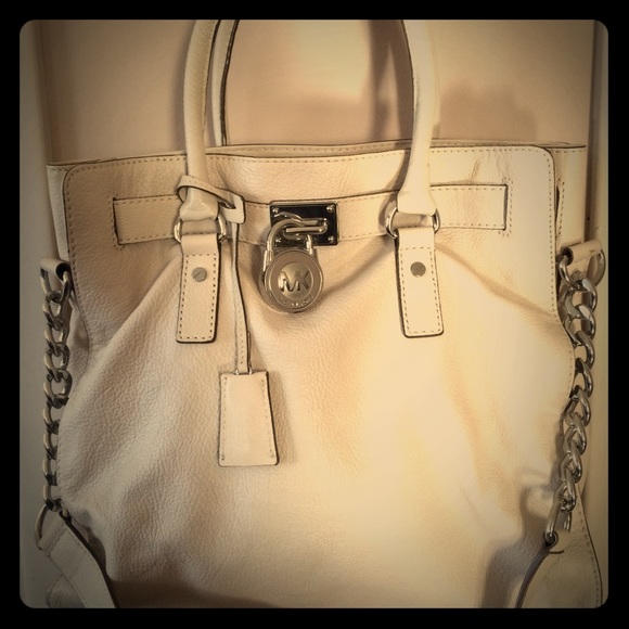 Michael Kors Handbags - Michael Kors medium tote