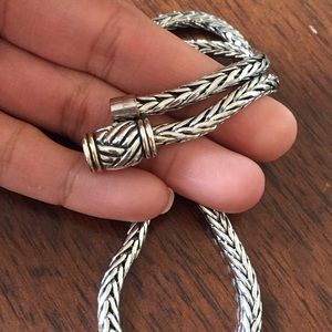 Silver chic magnetic necklace