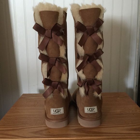 NIB Triple Bailey Bow Tall Chestnut Uggs