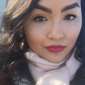 Meet your Posher, Esmeralda