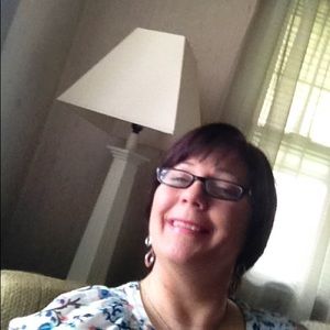 Meet your Posher, Dee dee